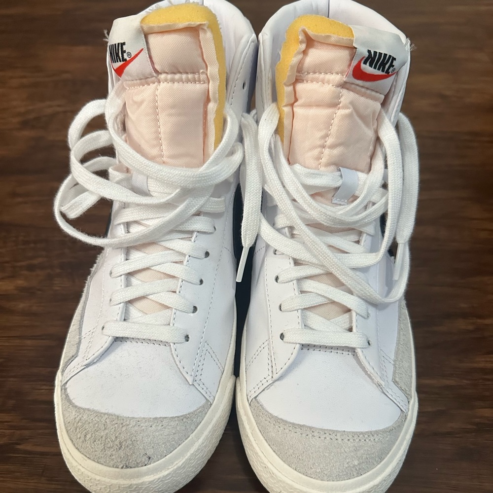 Nike Women Hightop Like New